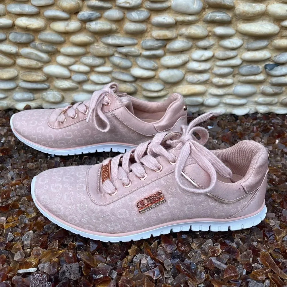 Guess Women Pink Gemma Low Top Logo Print Sneakers Metallic Accents Size 7.5 EUC